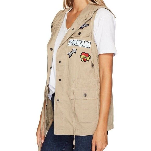 Romeo & Juliet Couture Medium Vest with patches -New - Picture 2 of 2